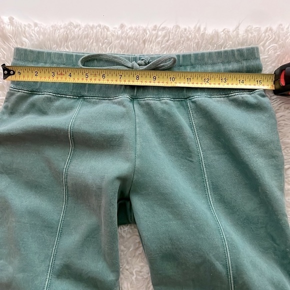 RVCA Distressed Green Jogger Sweatpants with pockets! 🛍️💕 - Picture 14 of 15